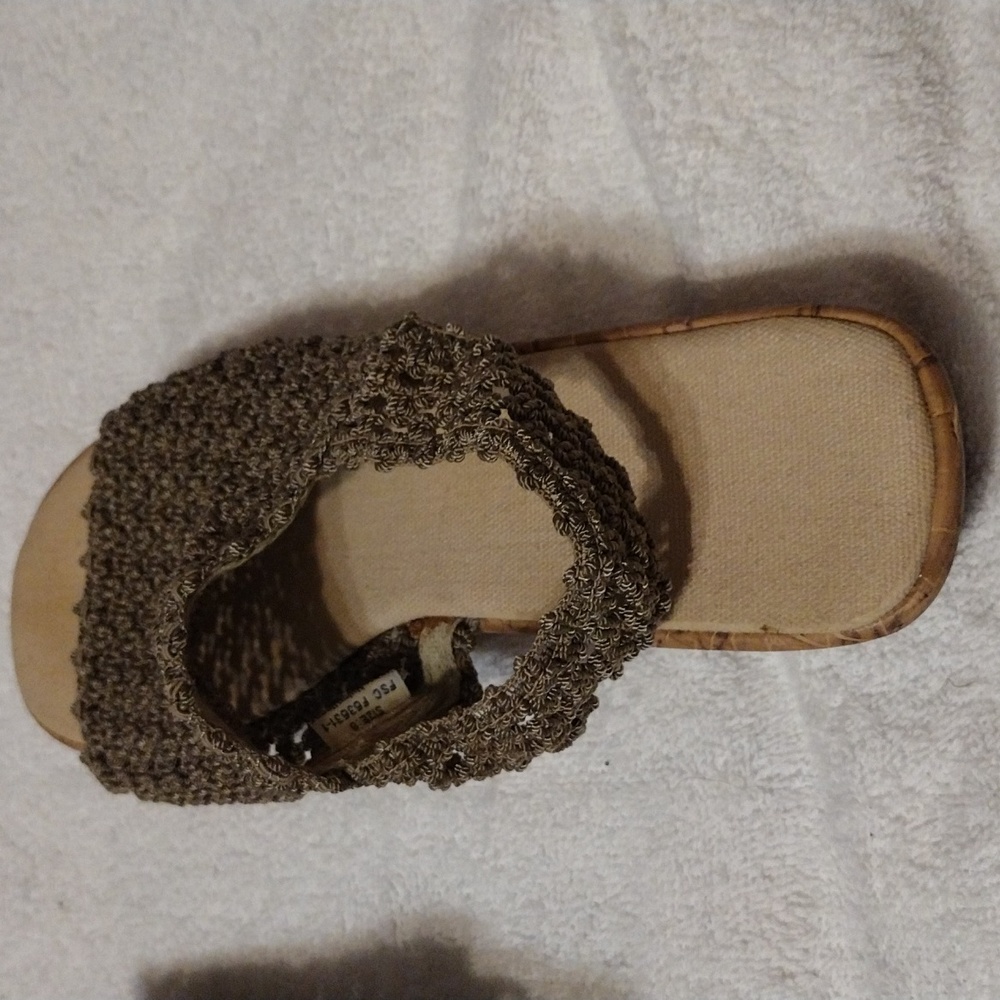 Vintage, Avon Women's crocheted slingback sandals in Brown. - Picture 7 of 8
